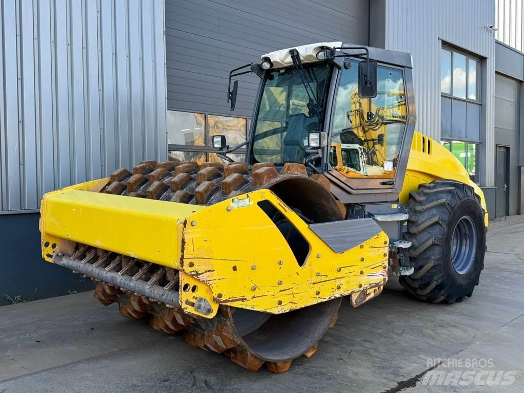 Hamm H13i P 振動ローラ
