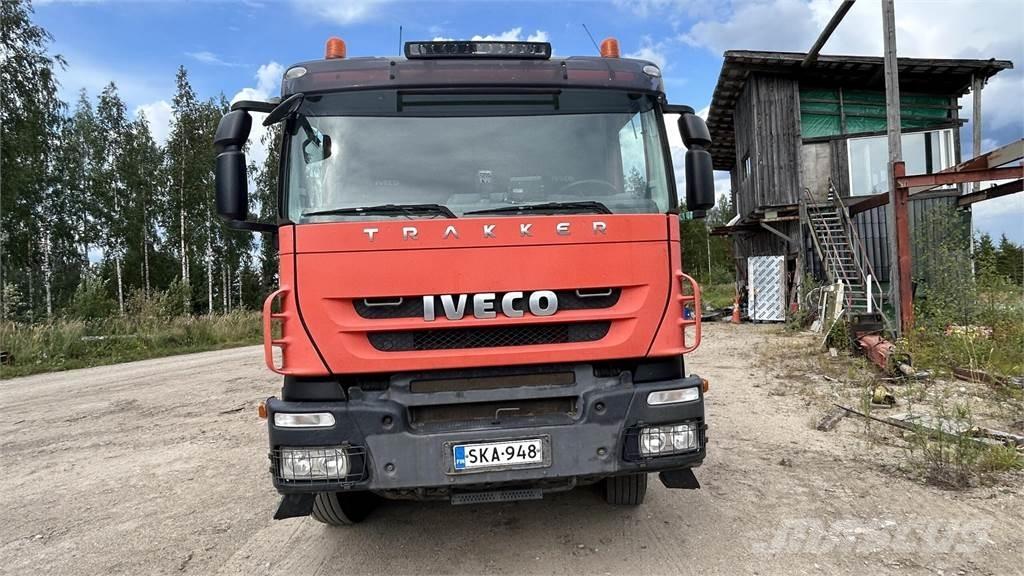 Iveco Trakker 平ボディー