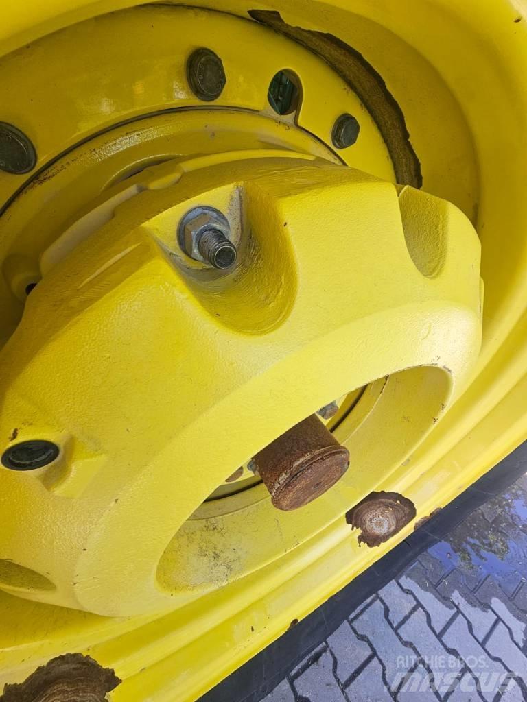 John Deere 8245 R トラクター