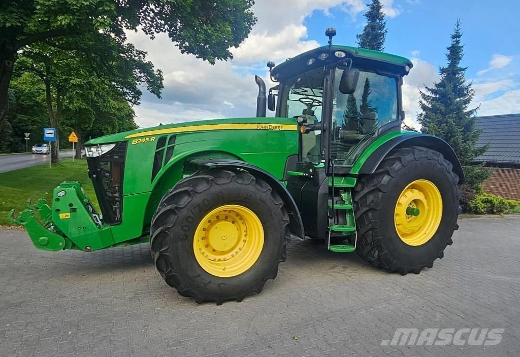 John Deere 8245 R トラクター