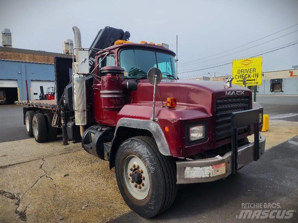 Mack RD 690 S クレーントラック、ユニック車
