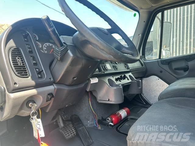 Freightliner M2 レッカー車
