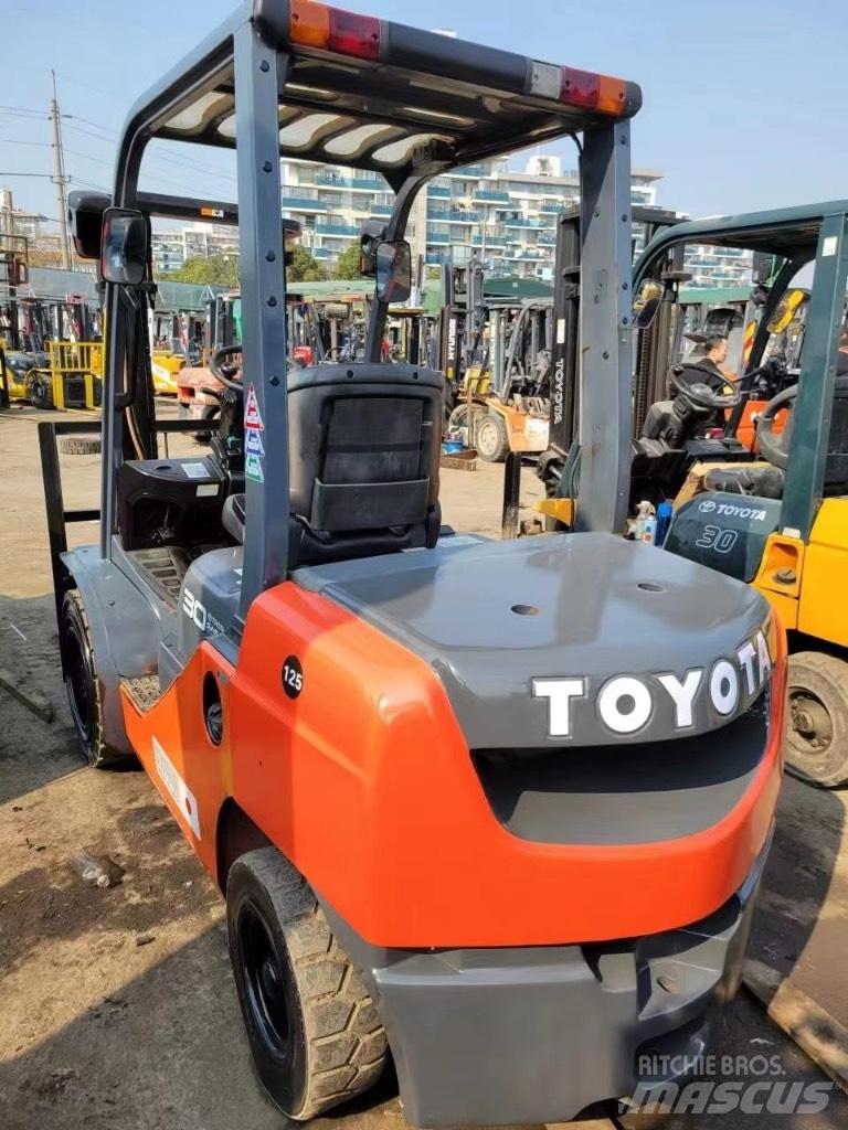 Toyota FD 30 8f ディーゼル・軽油