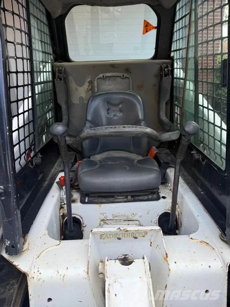 Bobcat S130 スキッドステアローダー