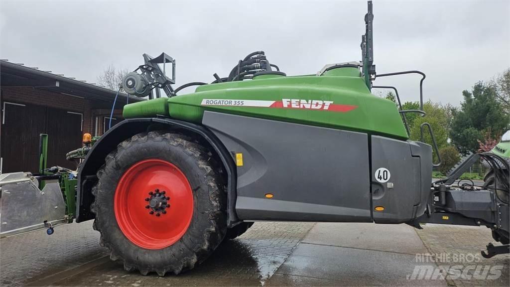 Fendt Rogator 355 牽引型スプレイヤー