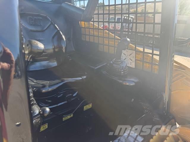 CAT 248 B スキッドステアローダー