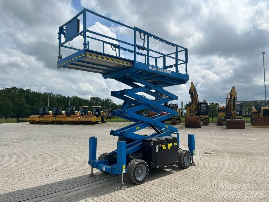 Genie GS 3369 DC シザースリフト
