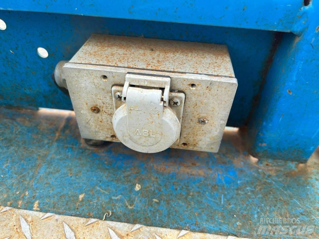 Genie GS 3369 DC シザースリフト