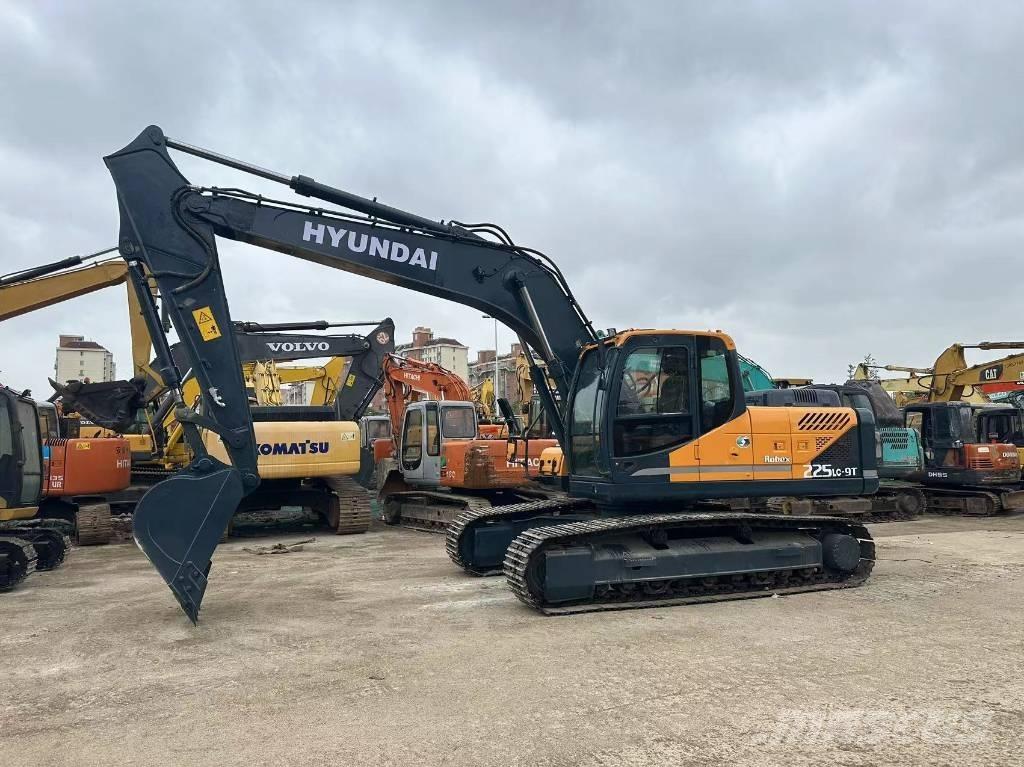 Hyundai 225  LC-9T 大型油圧ショベル12t以上（パワーショベル・ユンボ）
