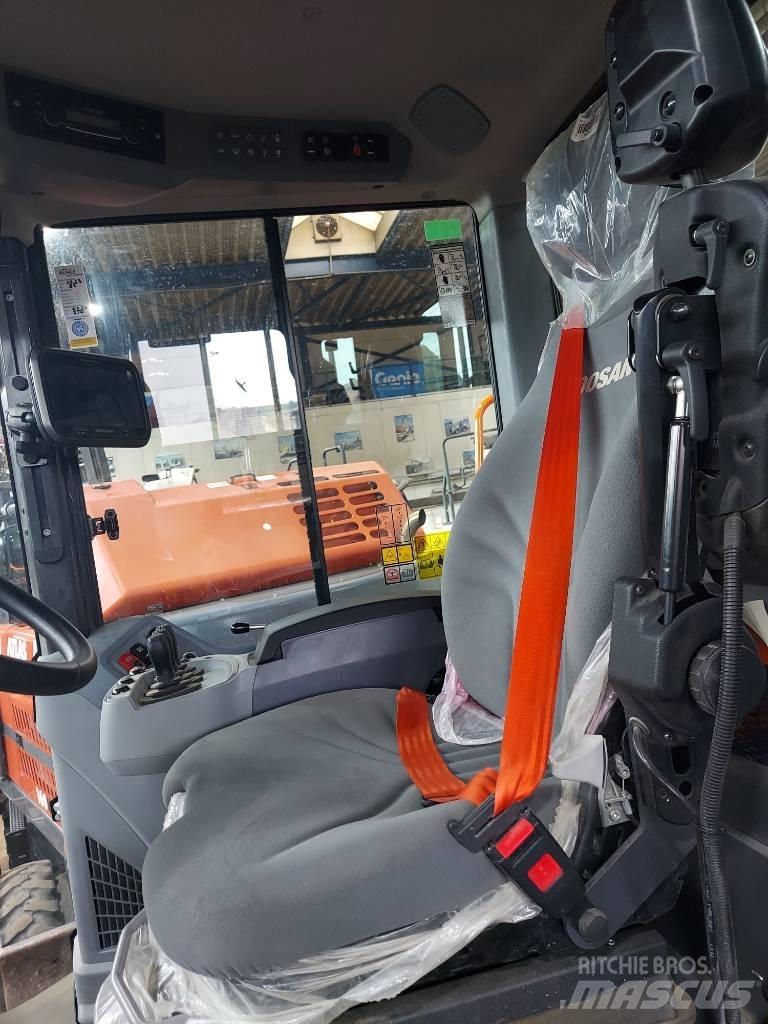 Develon DL 320-7 ホイールローダー・タイヤショベル