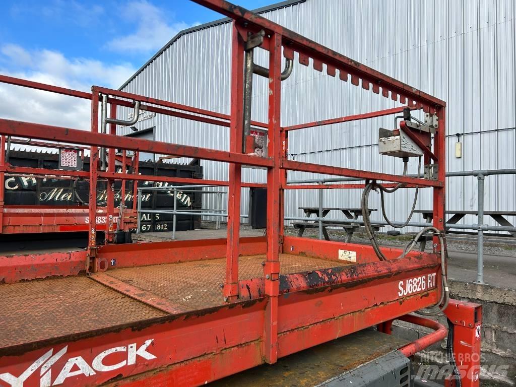 SkyJack SJ 6826 RT シザースリフト