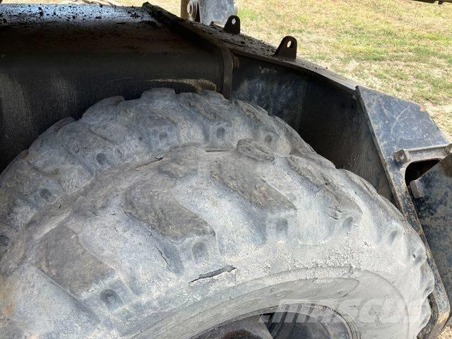 JCB JS 145 W ホイール式油圧ショベル（パワーショベル・ユンボ・バックホー）