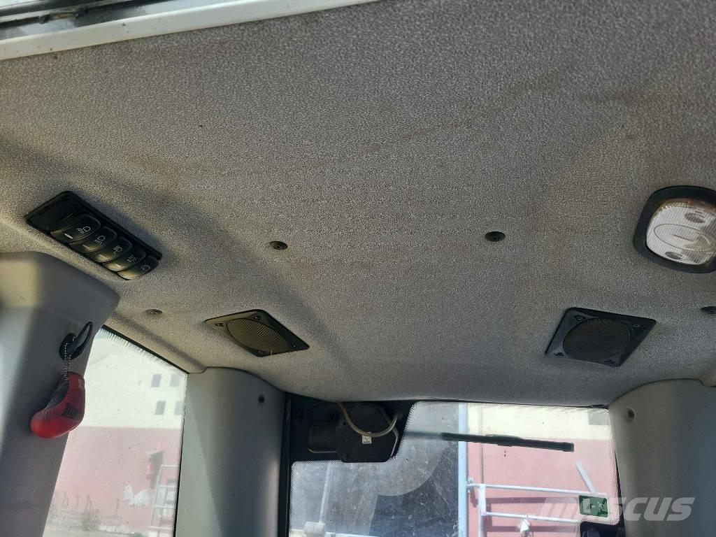 New Holland TH 6.28 農業用テレハンドラー