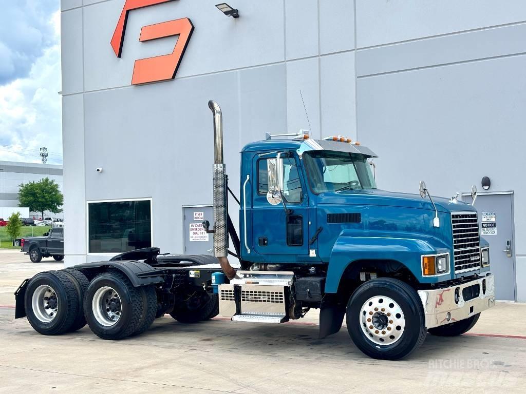 Mack Pinnacle 中古トラクターヘッド | トレーラーヘッド