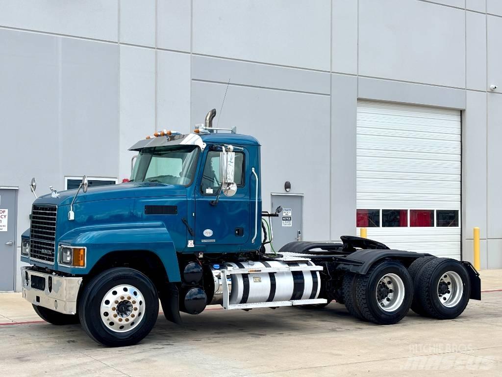 Mack Pinnacle 中古トラクターヘッド | トレーラーヘッド