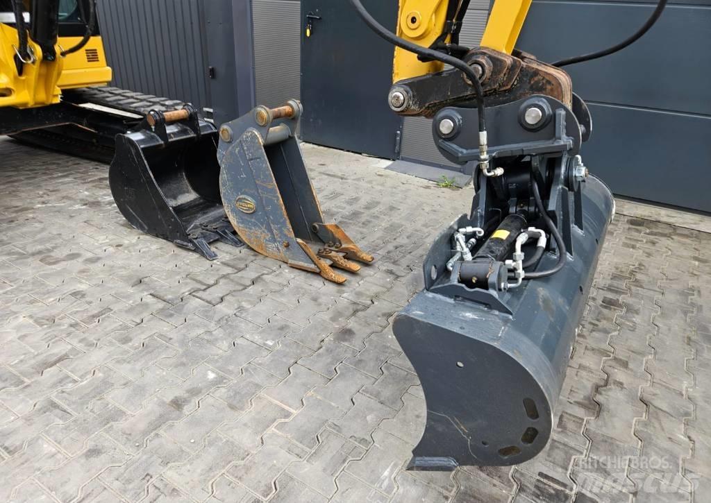 CAT 305 CR ミニ油圧ショベル 7t以下（ミニユンボ・ミニディガー）
