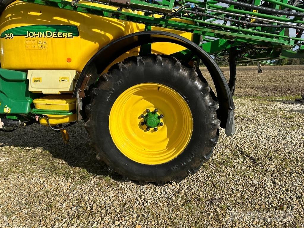 John Deere 740 牽引型スプレイヤー