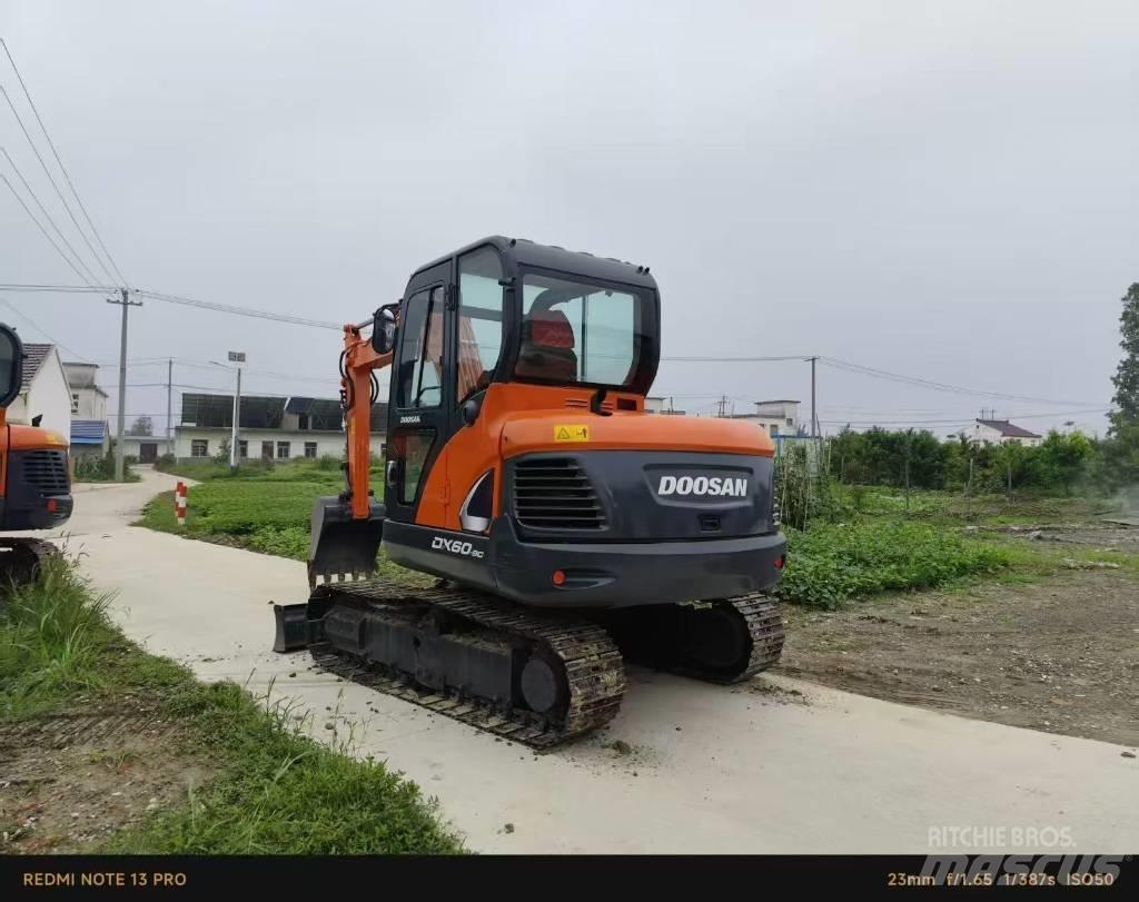 Doosan DX 60 ミニ油圧ショベル 7t以下（ミニユンボ・ミニディガー）