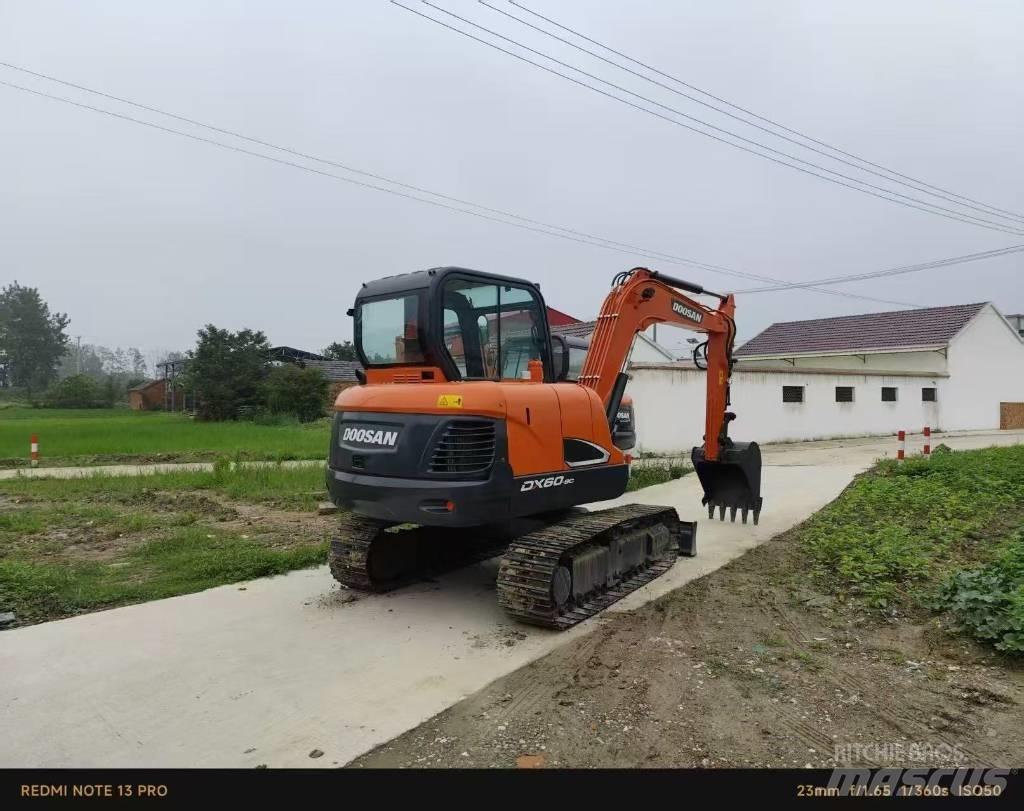 Doosan DX 60 ミニ油圧ショベル 7t以下（ミニユンボ・ミニディガー）