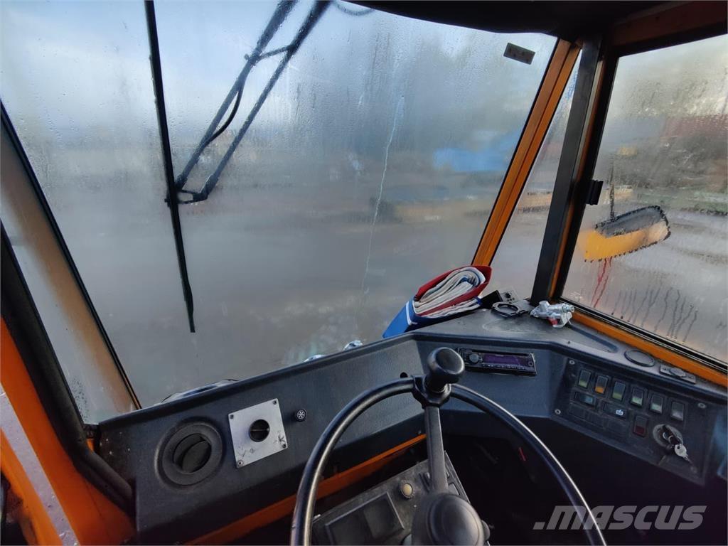 Sisu TR 180 AL 2 ターミナルトラクター