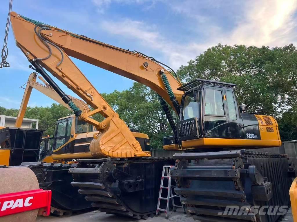 CAT 320D2 水陸両用油圧ショベル、ユンボ
