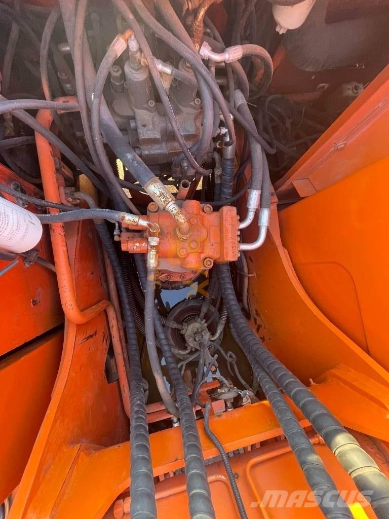 Doosan 220 LC-7 大型油圧ショベル12t以上（パワーショベル・ユンボ）