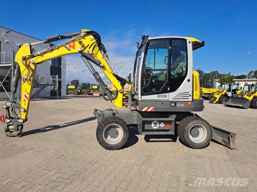 Wacker Neuson EW65 ホイール式油圧ショベル（パワーショベル・ユンボ・バックホー）
