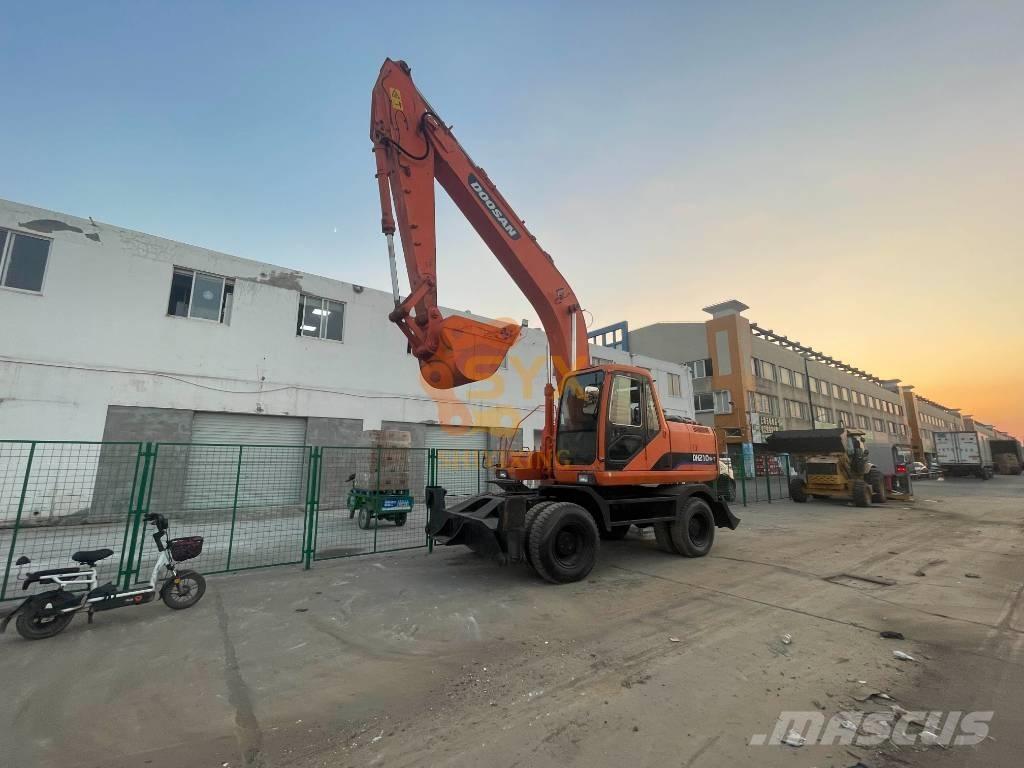 Doosan DH210W-7 ホイール式油圧ショベル（パワーショベル・ユンボ・バックホー）