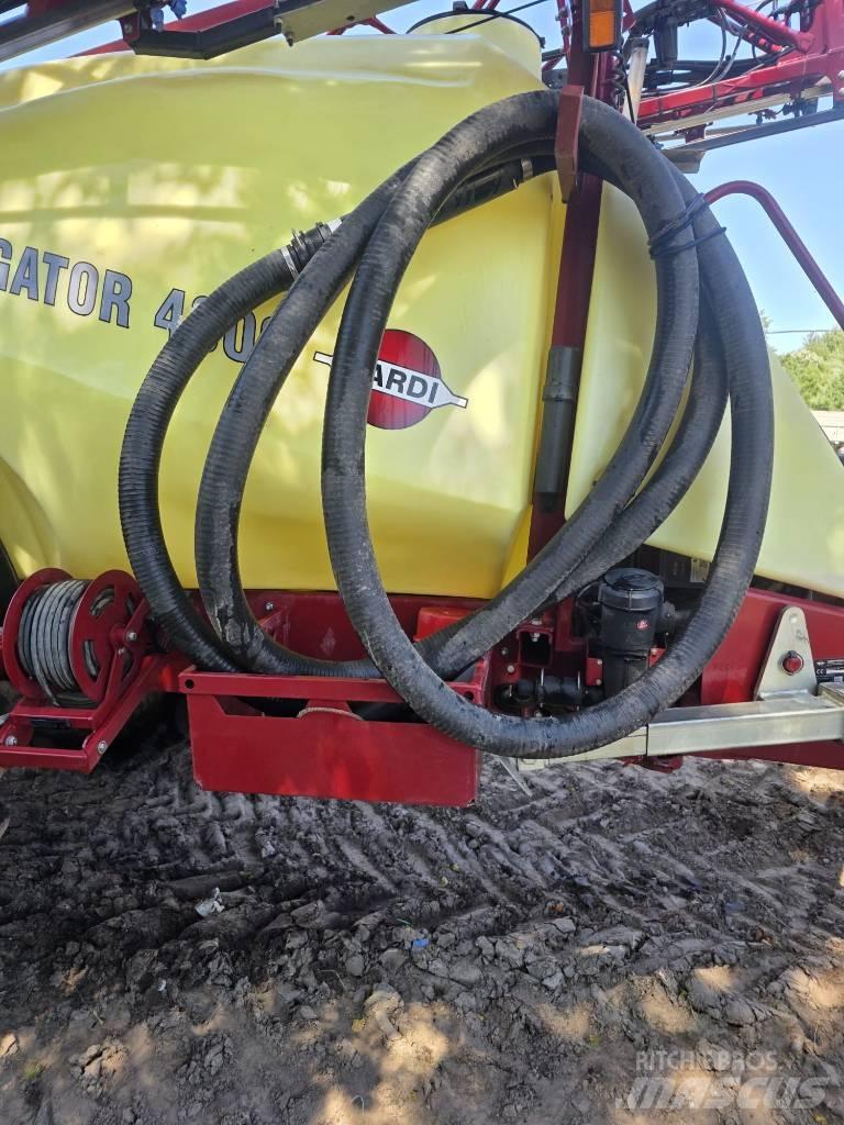 Hardi Navigator 4000 牽引型スプレイヤー