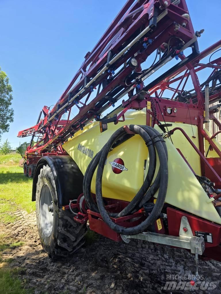 Hardi Navigator 4000 牽引型スプレイヤー