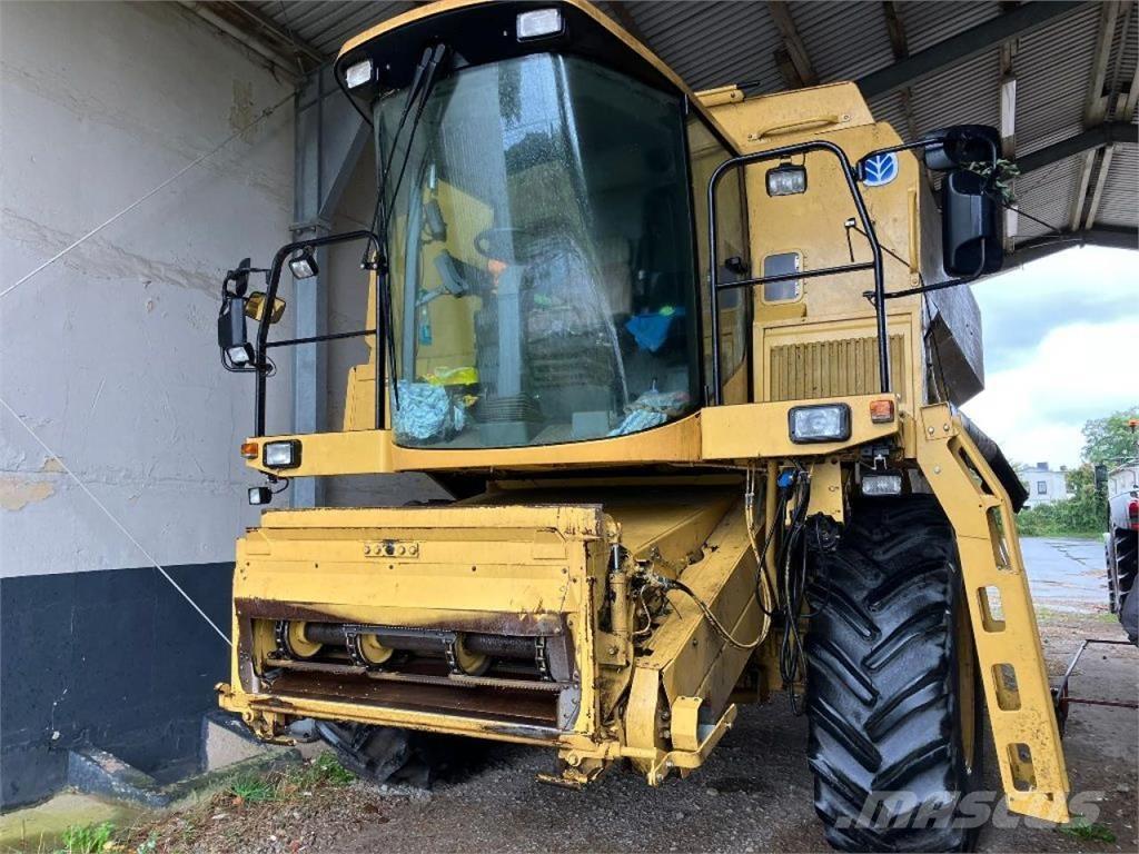 New Holland TX67 コンバイン