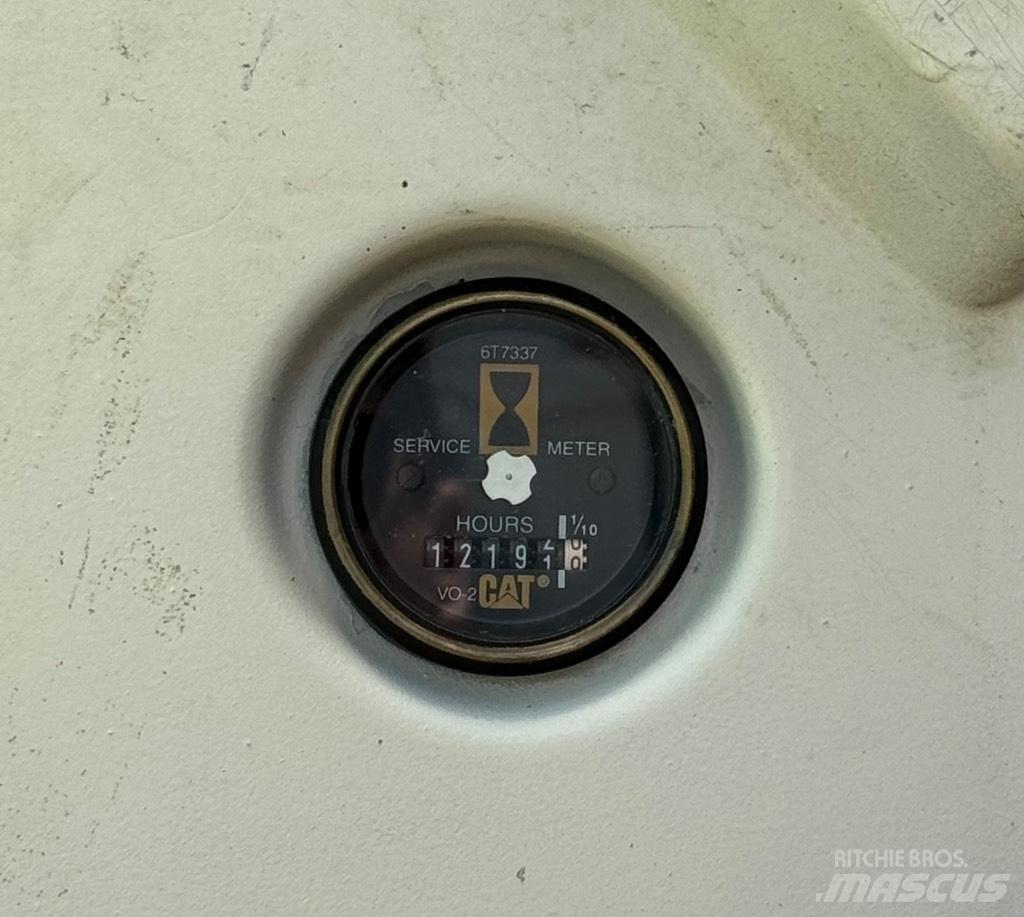 CAT 325 LN 大型油圧ショベル12t以上（パワーショベル・ユンボ）