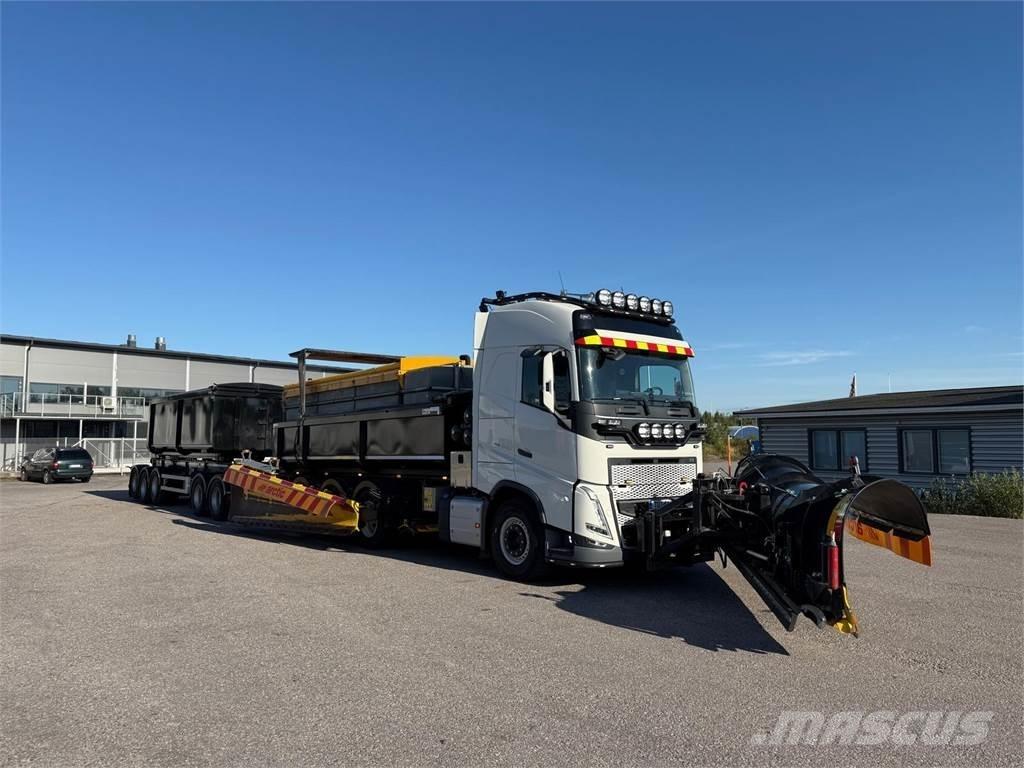 Volvo FH540 8x4 ダンプ