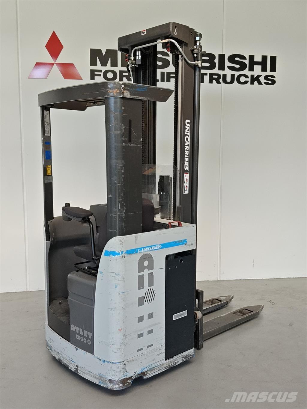 Atlet XSN160E 自走式スタッカー