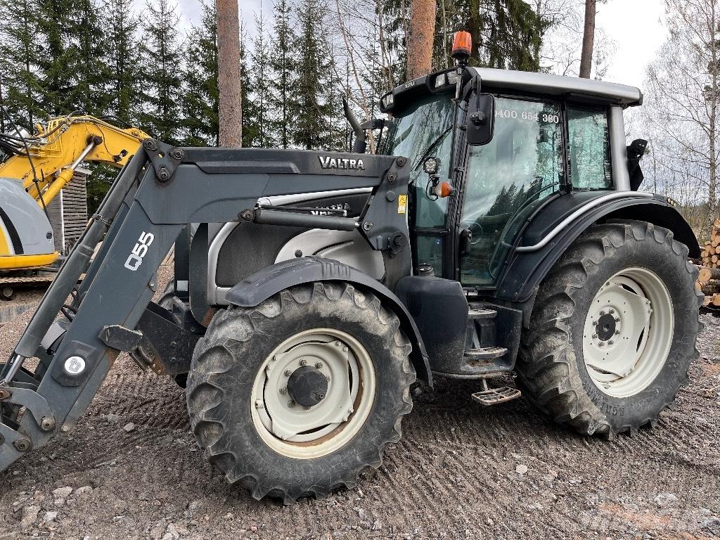 Valtra N 121 HT トラクター