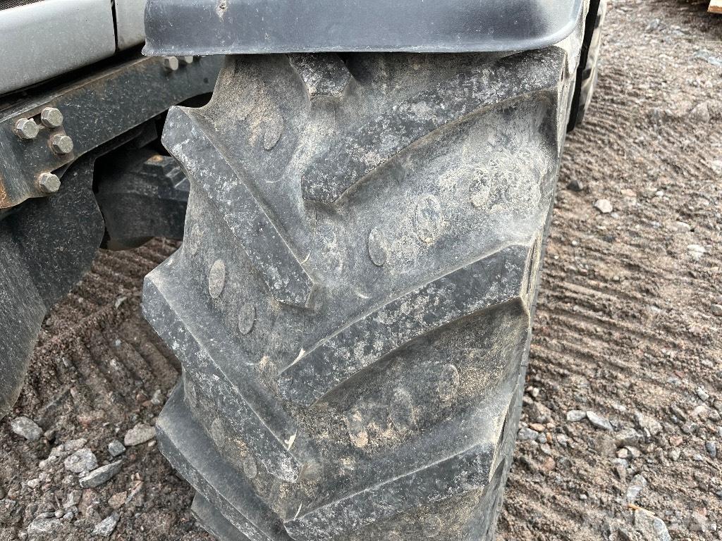 Valtra N 121 HT トラクター