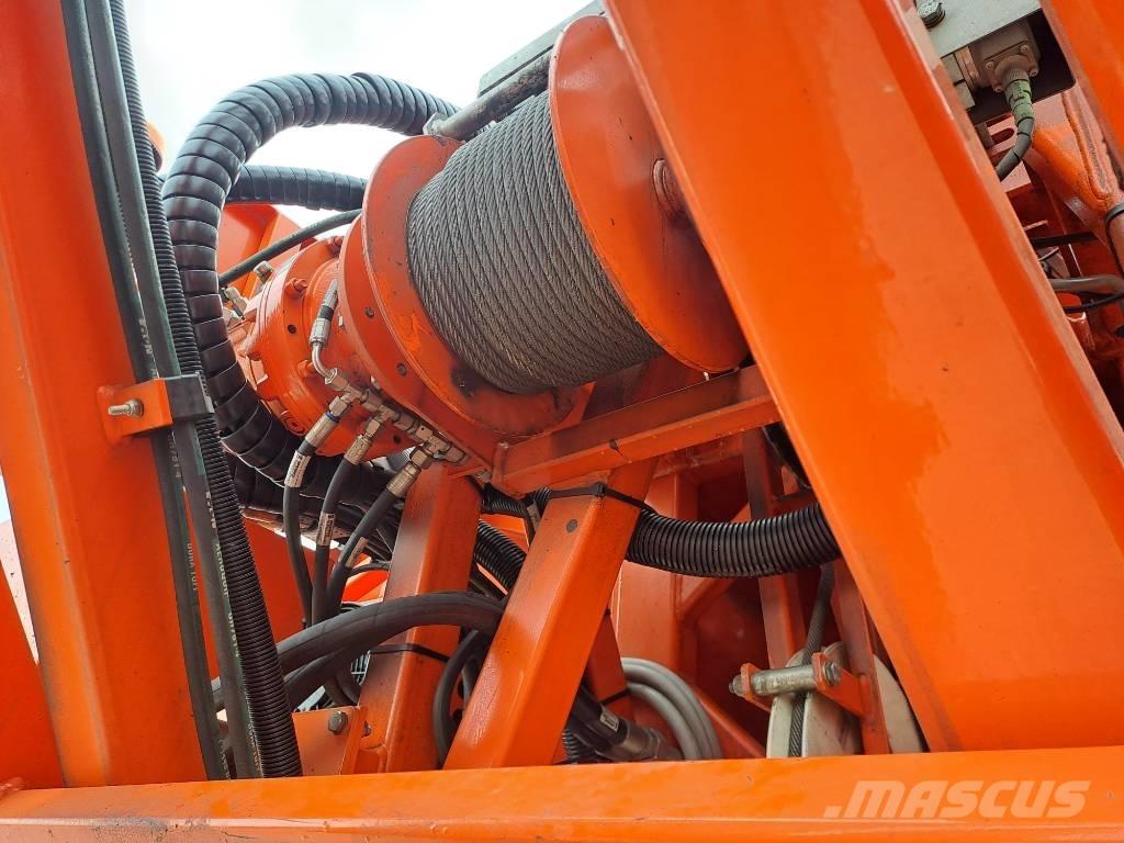 Spierings SK597 AT4 自動直立クレーン