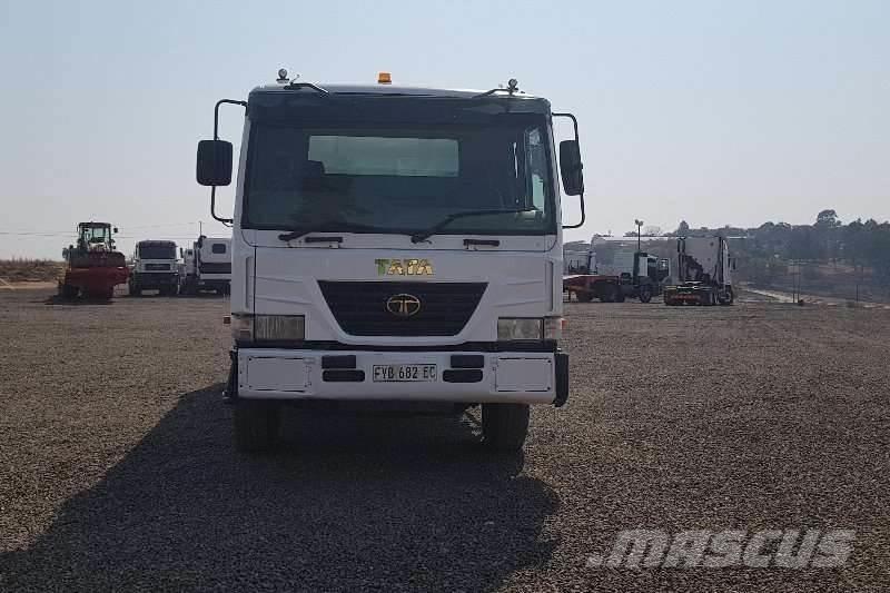 Tata Novus 3434 その他トラック