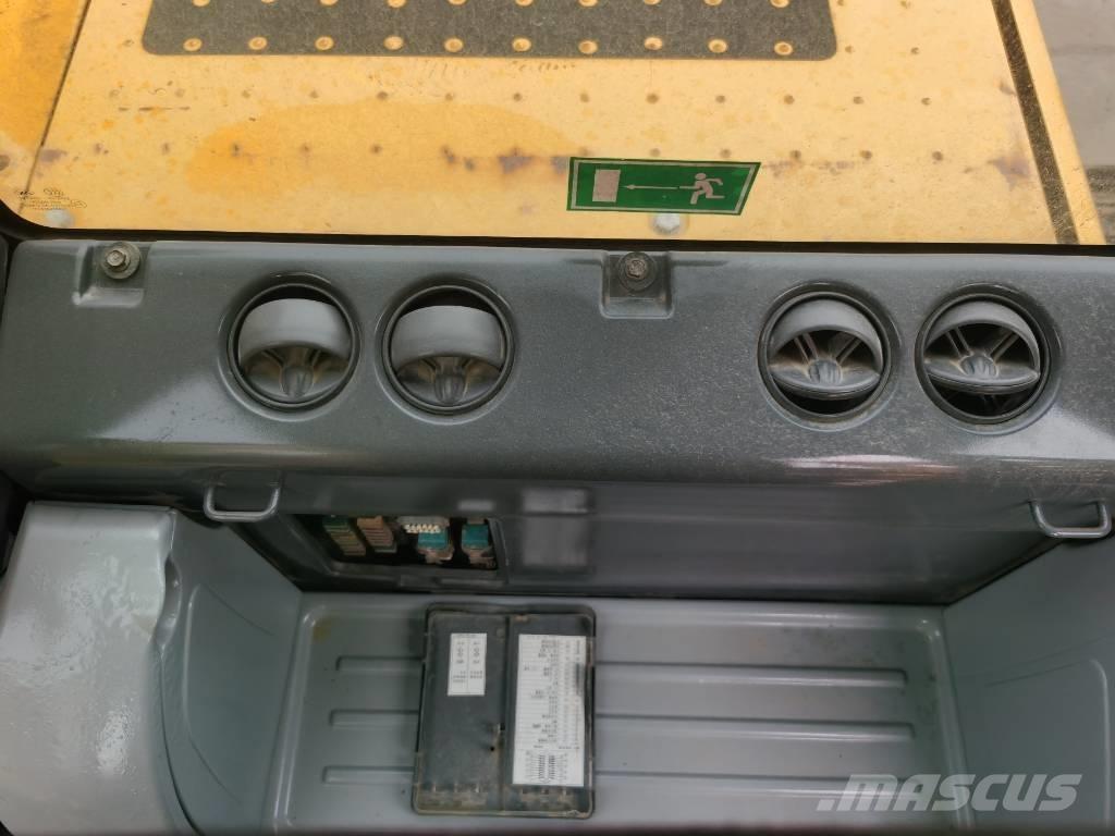 Komatsu PC 220-8 大型油圧ショベル12t以上（パワーショベル・ユンボ）