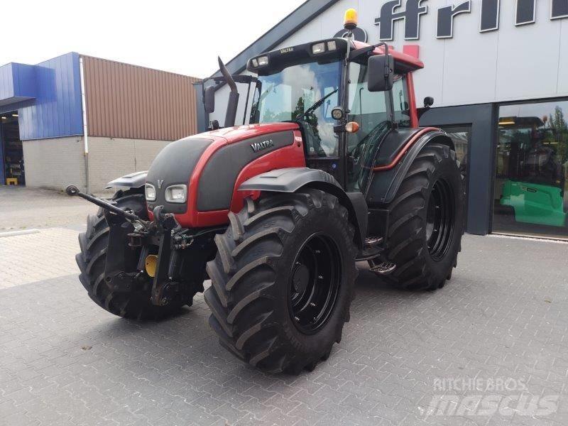 Valtra N 141 トラクター