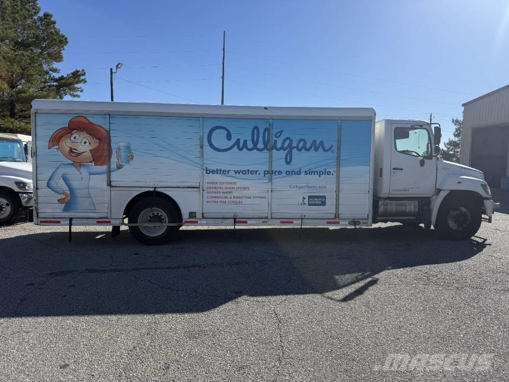 Hino 338 飲料運送車両