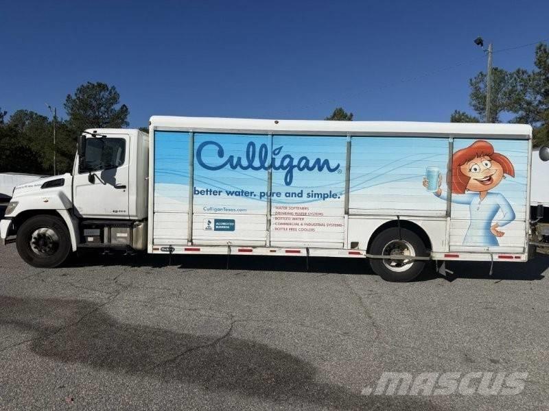 Hino 338 飲料運送車両