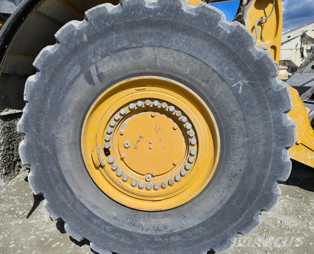 CAT 982 M ホイールローダー・タイヤショベル