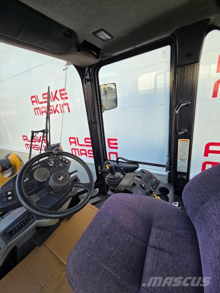 CAT 906 ホイールローダー・タイヤショベル