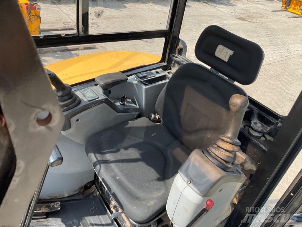 CAT 302.7 D CR ミニ油圧ショベル 7t以下（ミニユンボ・ミニディガー）