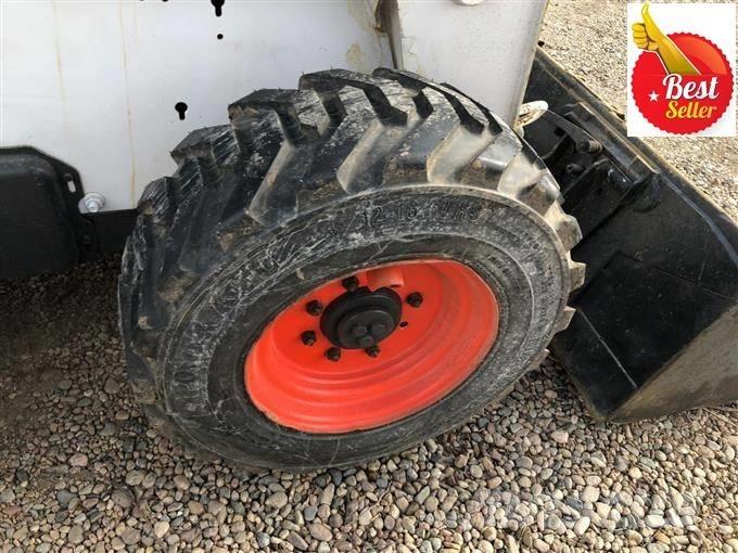 Bobcat S 300 スキッドステアローダー