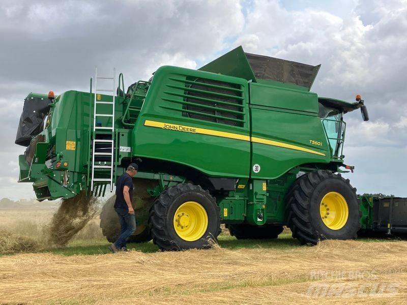 John Deere T 560 i コンバイン