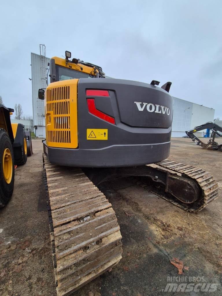 Volvo ECR 235 D 大型油圧ショベル12t以上（パワーショベル・ユンボ）