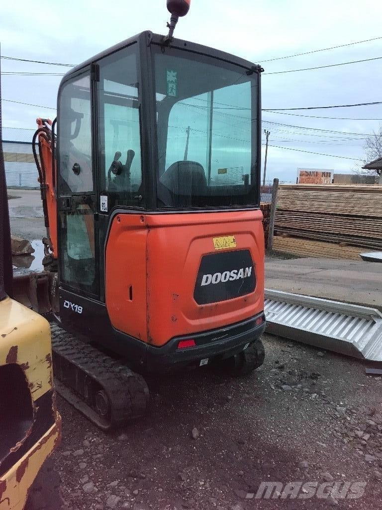 Doosan DX 19 ミニ油圧ショベル 7t以下（ミニユンボ・ミニディガー）