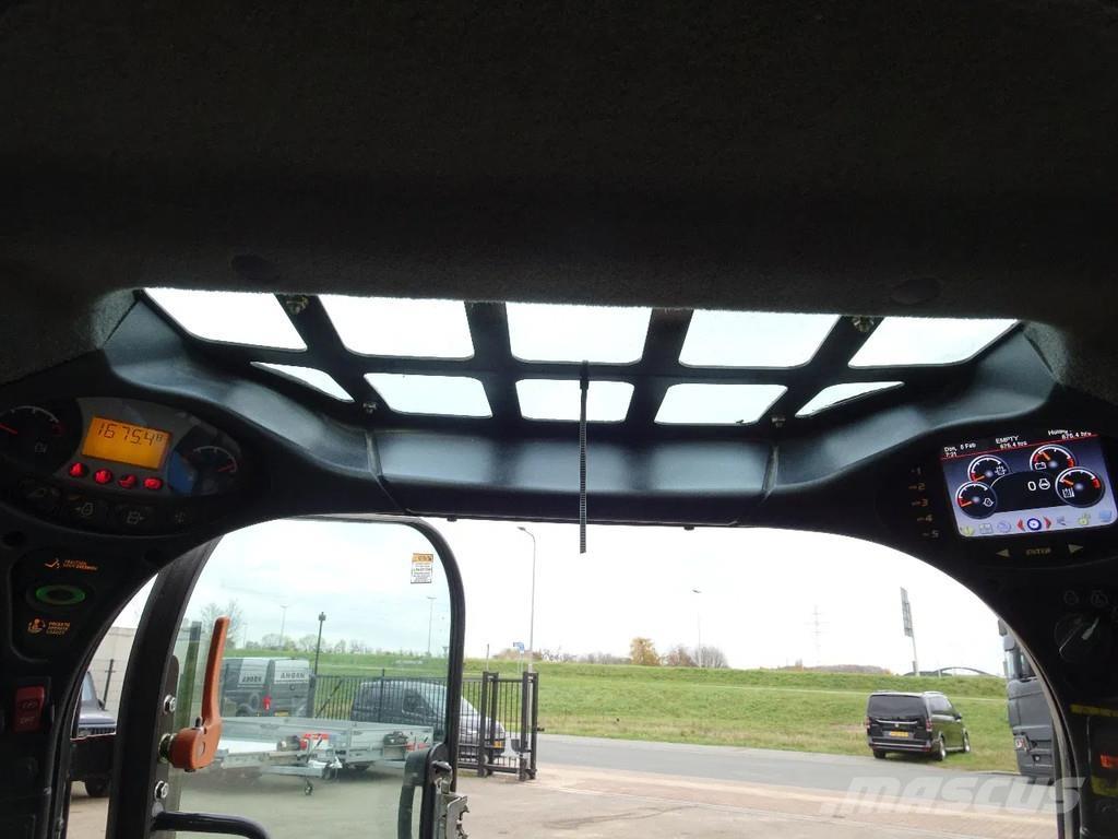 Bobcat T450 スキッドステアローダー